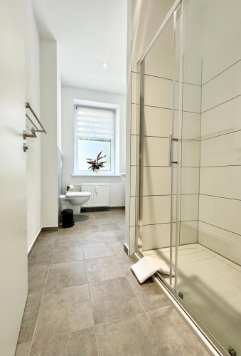 Modern apartment w/ queen-size bed, NETFLIX, kitchen, ground floor, near AMEOS Hospital DALIMO | apartments