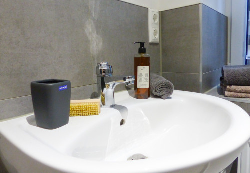 Modern apartment w/ queen-size bed, NETFLIX, kitchen, ground floor, near AMEOS Hospital DALIMO | apartments - Gallery - 8