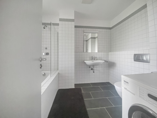 Spaceous Apartment with Balcony - Gallery - 15