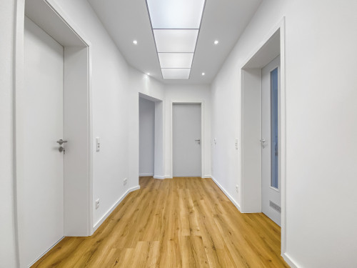 Spaceous Apartment with Balcony