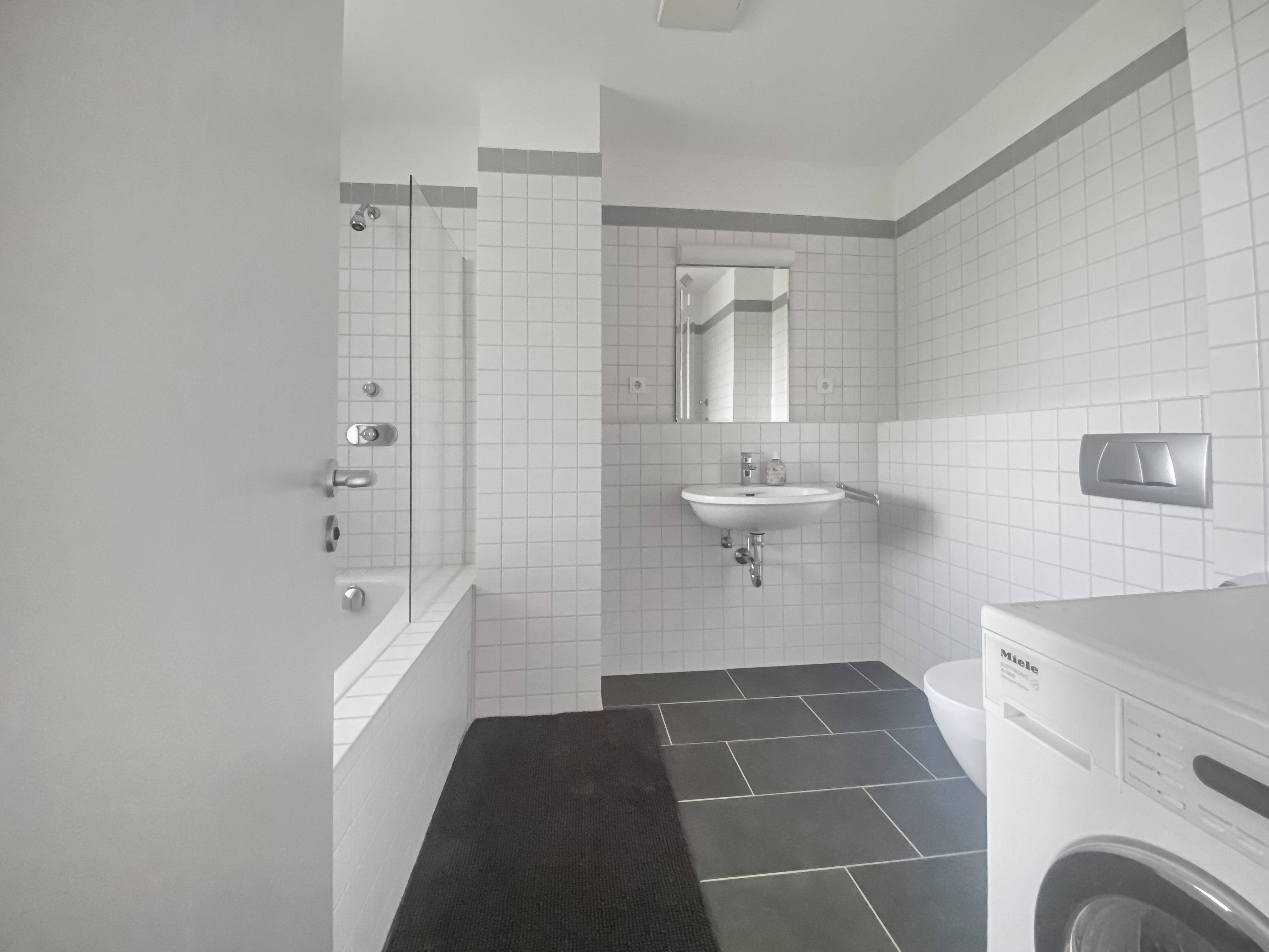 Spaceous Apartment With Balcony - 2