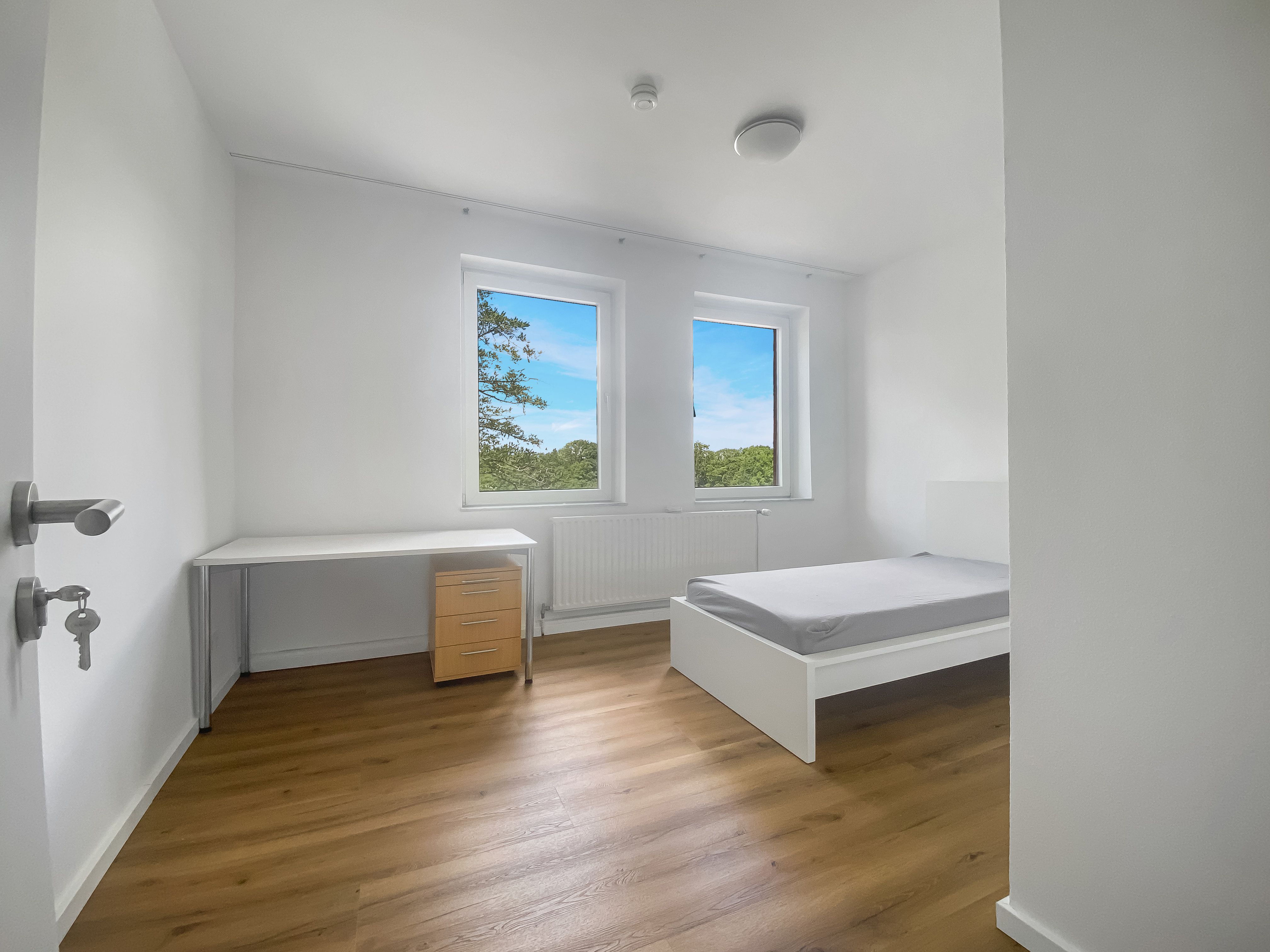 Spaceous Apartment With Balcony - 9