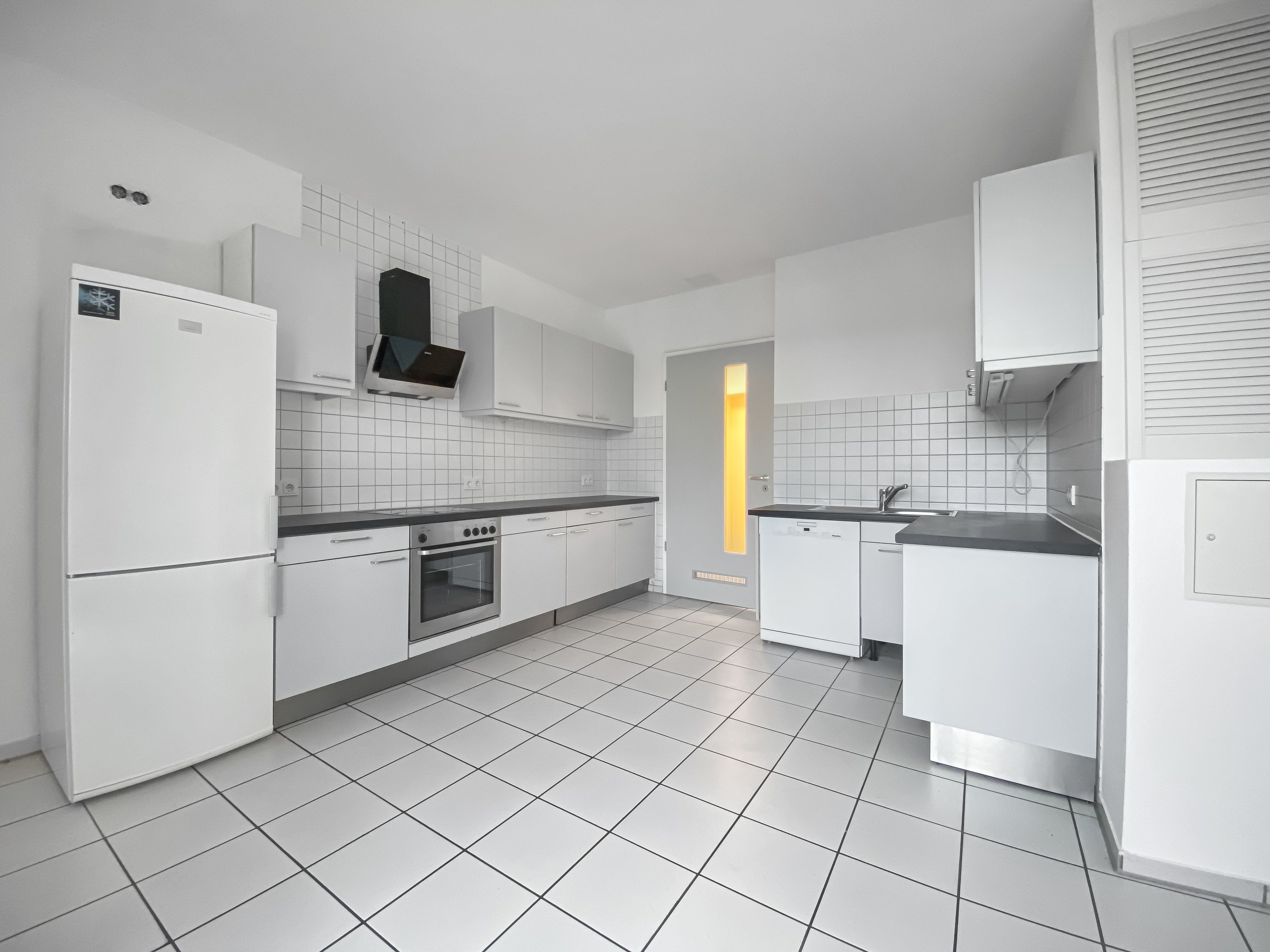 Spaceous Apartment With Balcony - 6