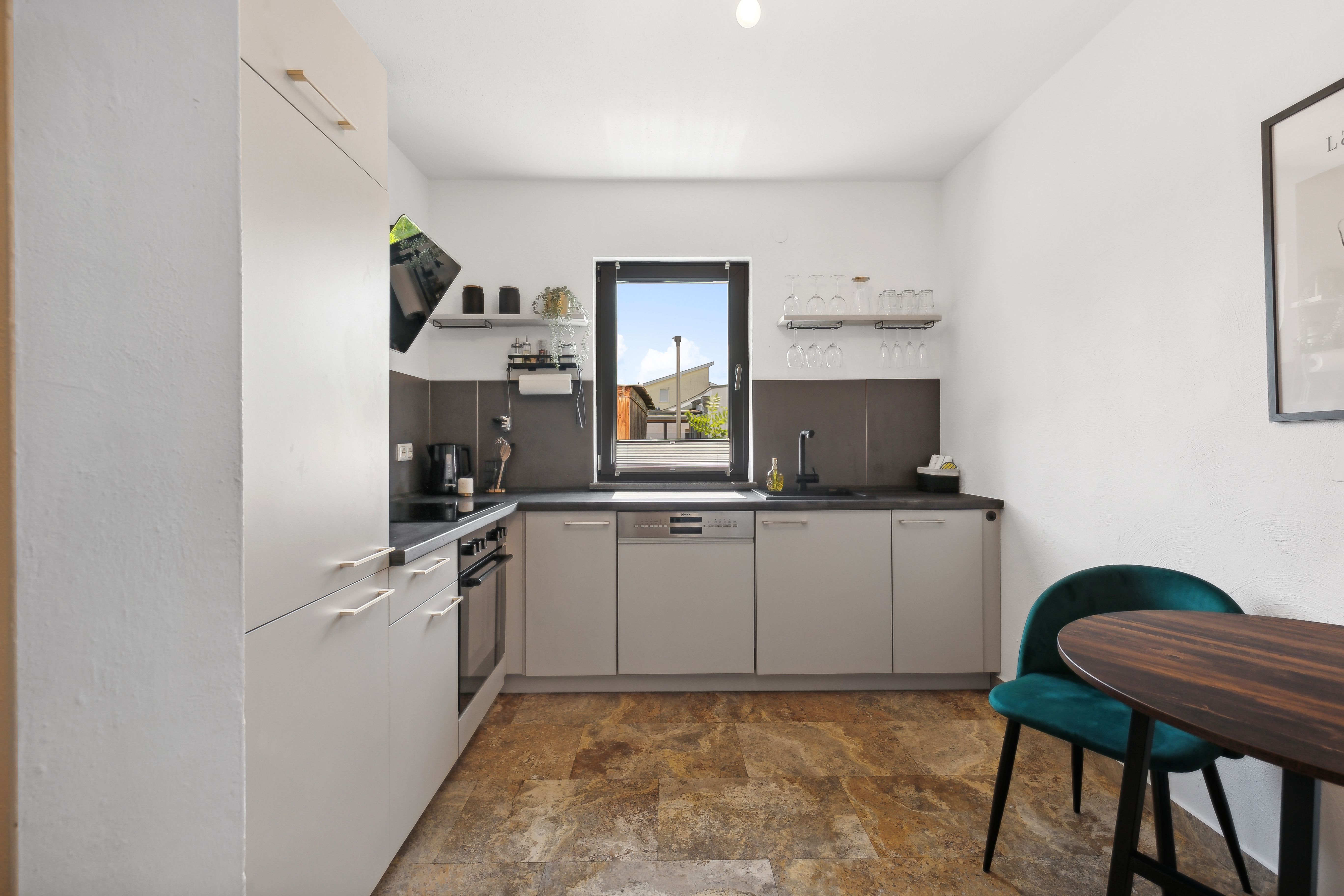Modern Suite (Coburg) - 32