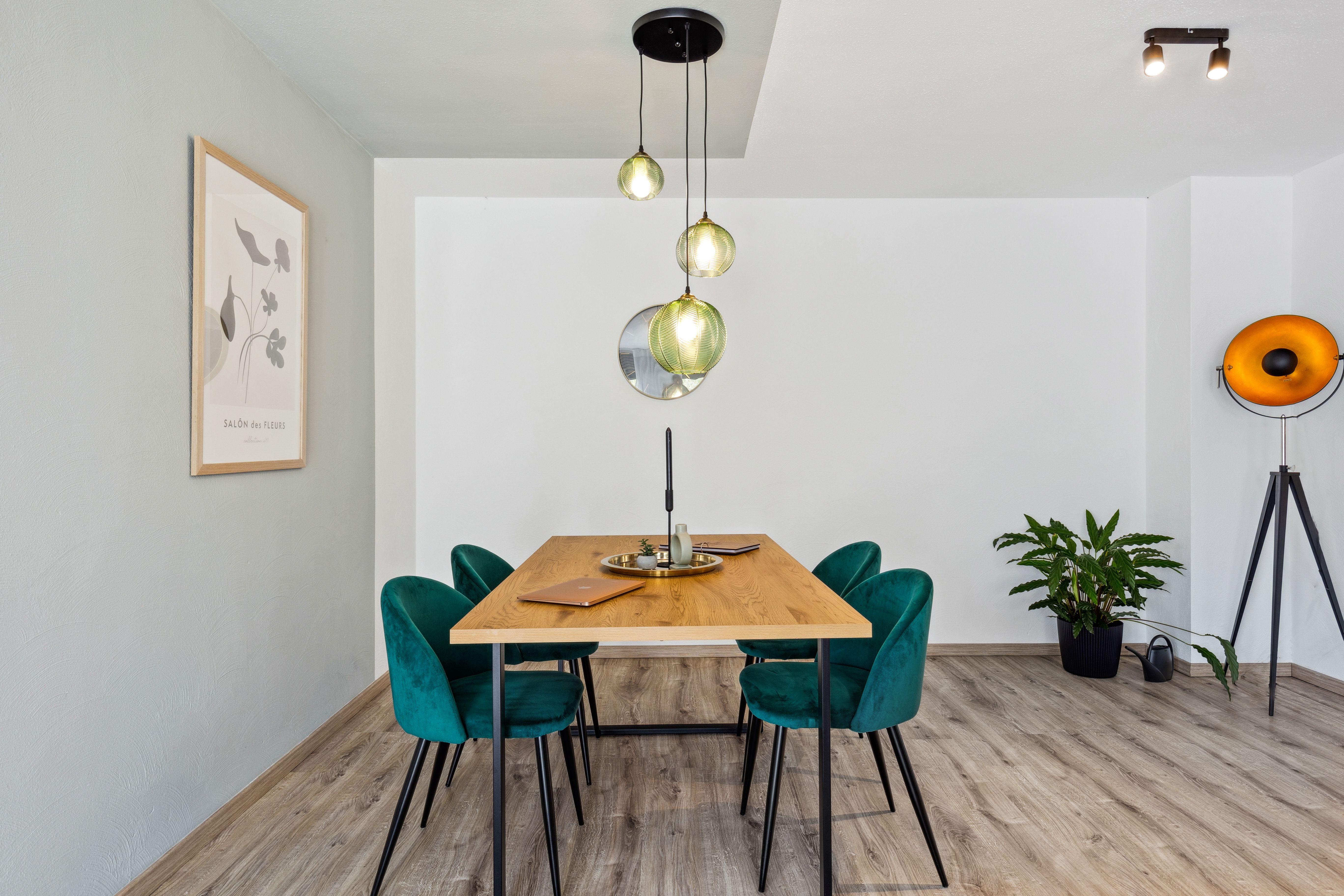 Modern Suite (Coburg) - 19