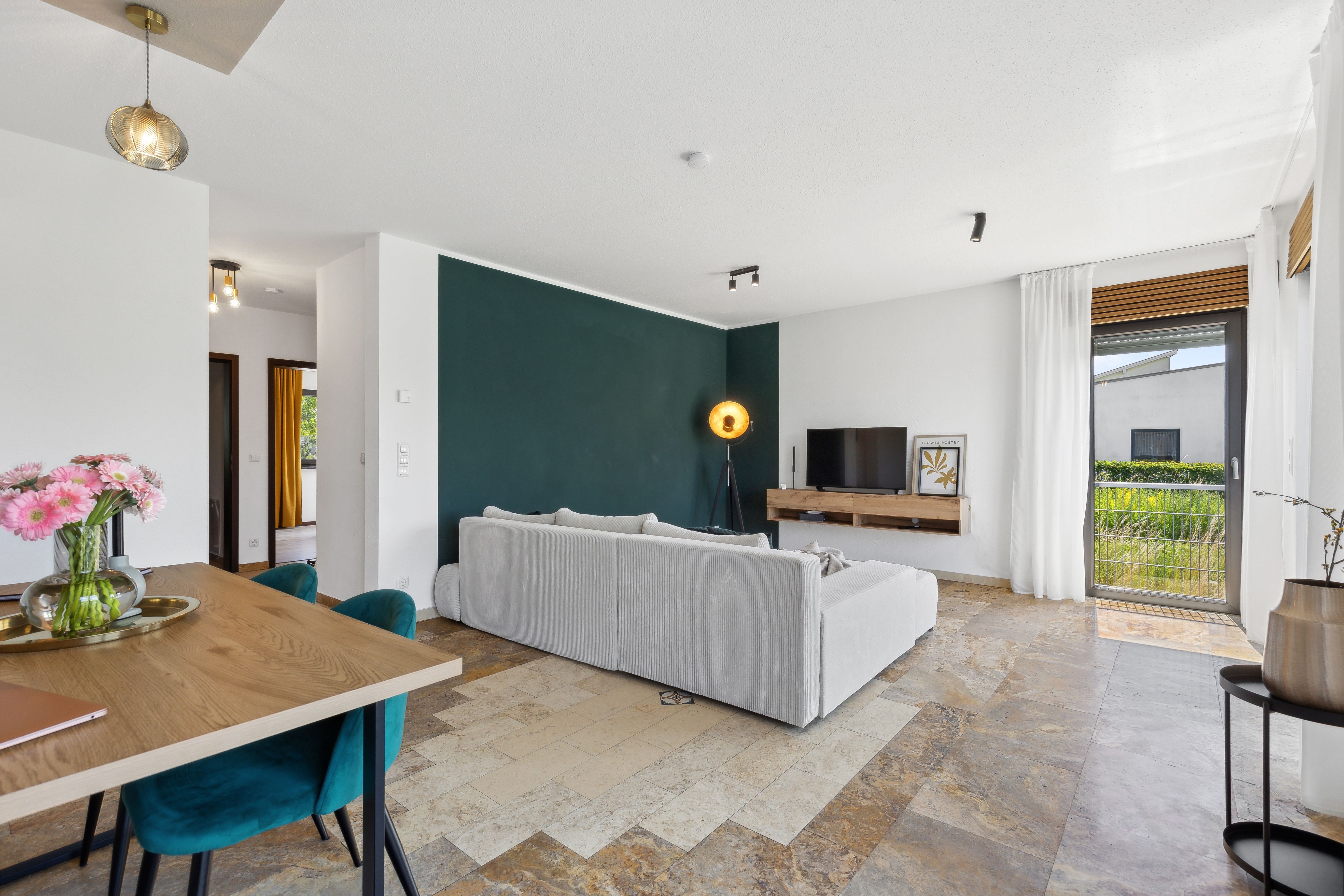 Modern Suite (Coburg) - 39