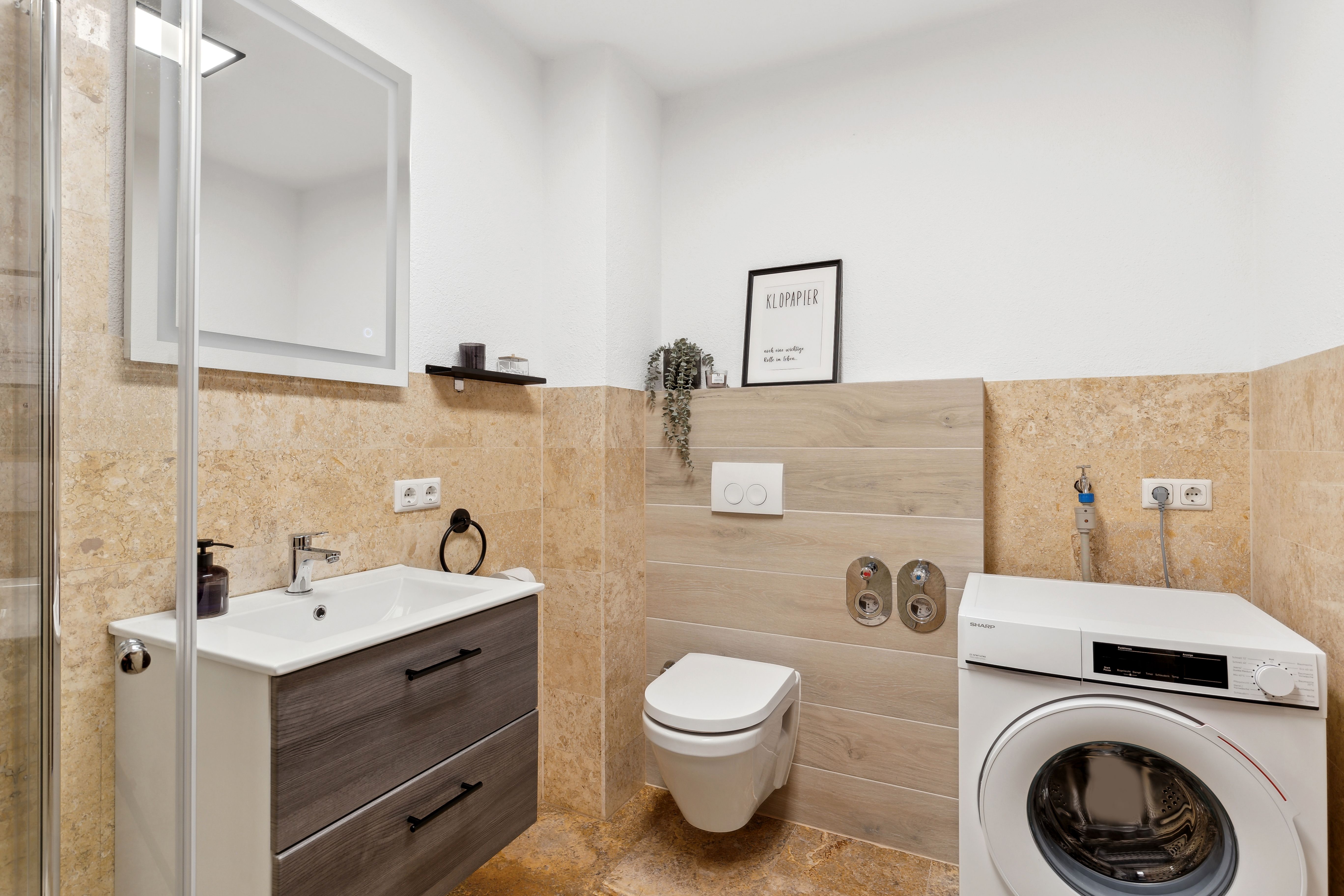 Modern Suite (Coburg) - 20