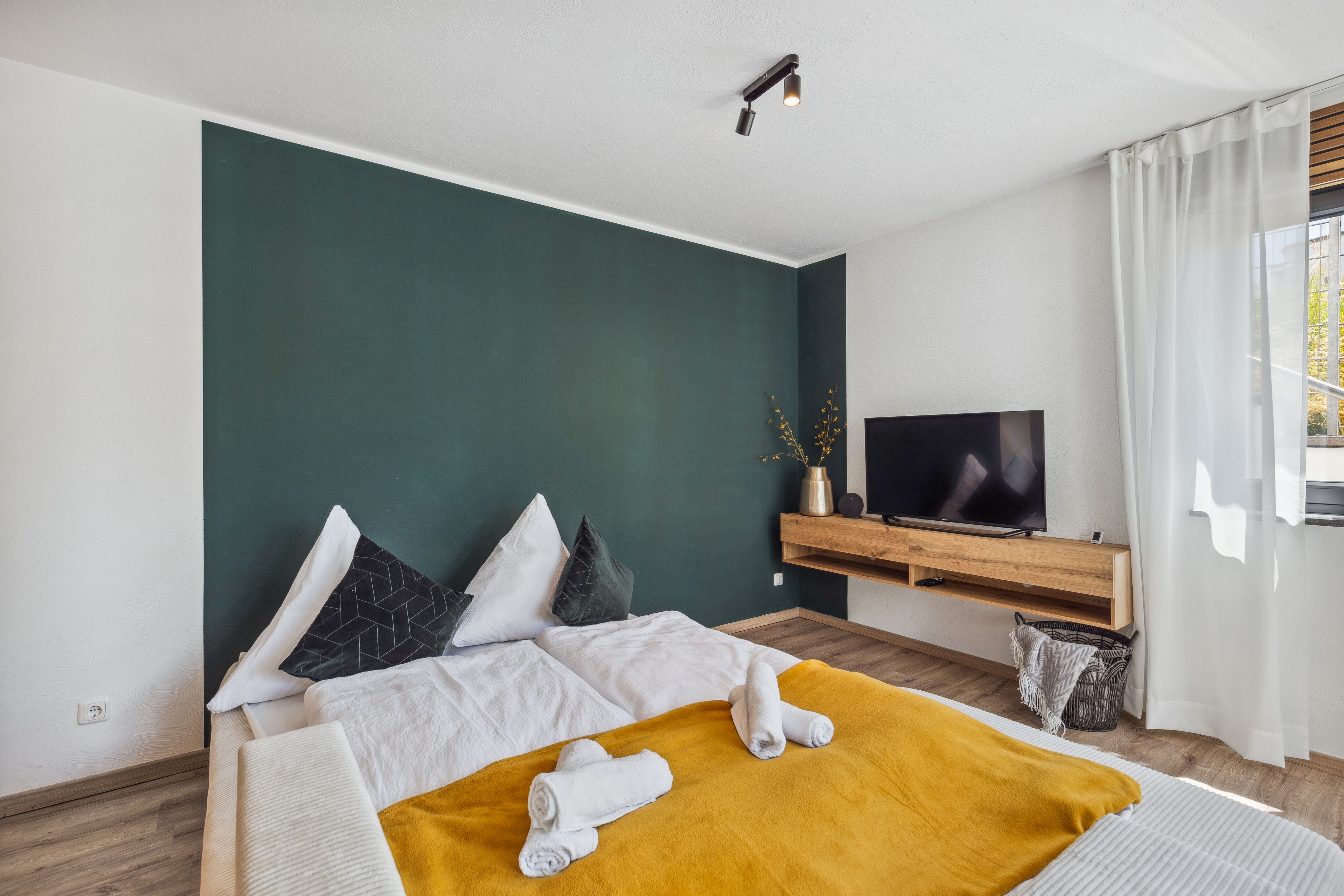 Modern Suite (Coburg) - 4