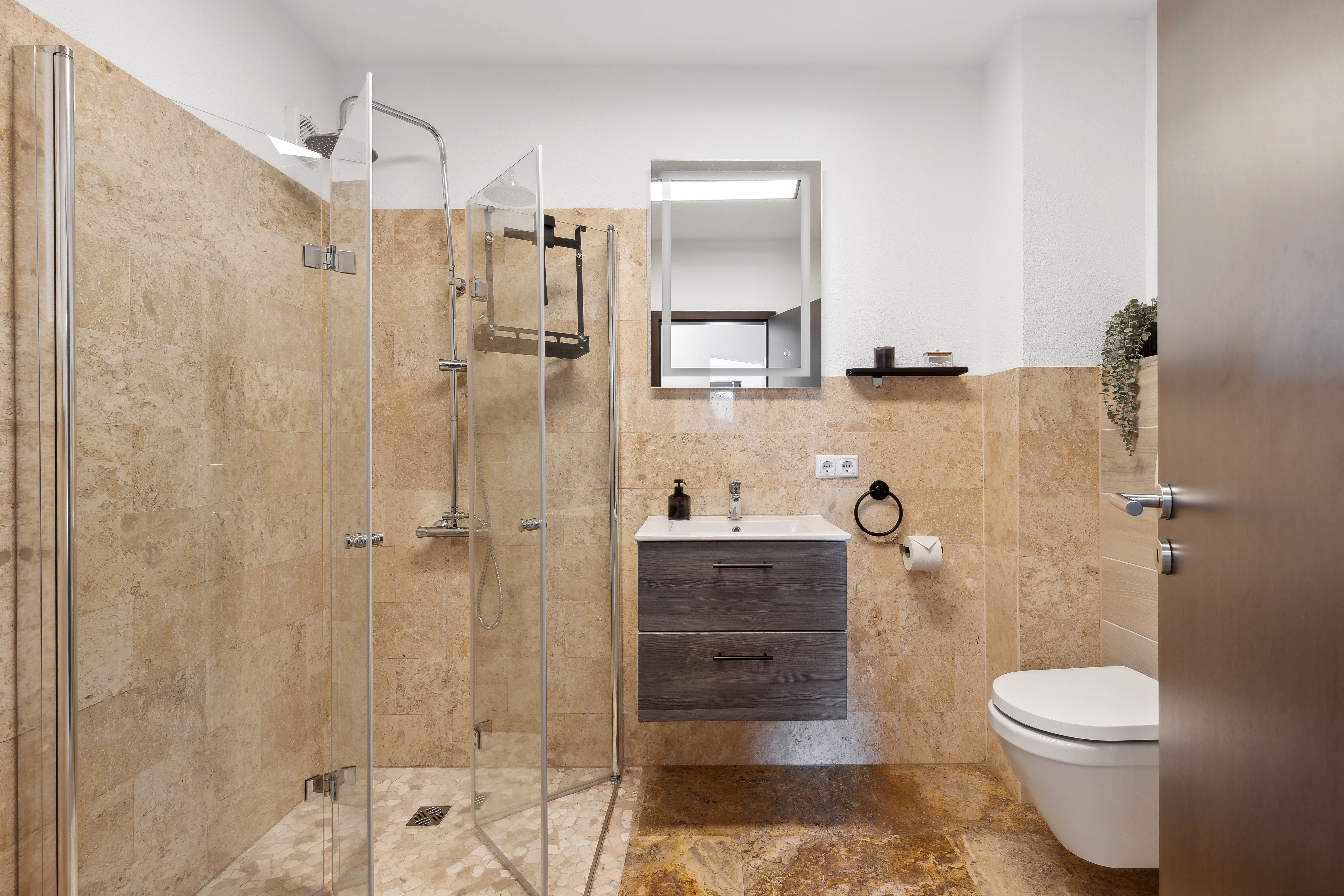Modern Suite (Coburg) - 29