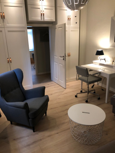 Modern ground floor apartment with high-quality furniture