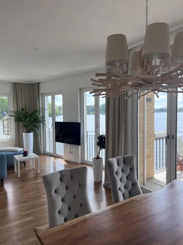 Luxurious 3-room dream apartment with lake view