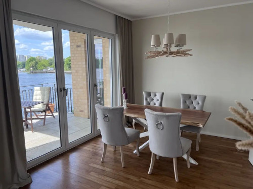 Luxurious 3-room dream apartment with lake view