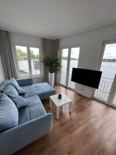 Luxurious 3-room dream apartment with lake view