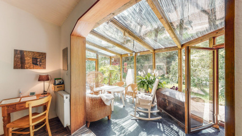 Granny flat, self-contained, conservatory, terrace and large garden on the outskirts of the village. Pool and sauna for shared use.