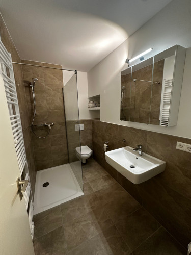 Upscale 2ZKB, up to 4 pers. Parking space, barrier-free, lake, Internet, desk