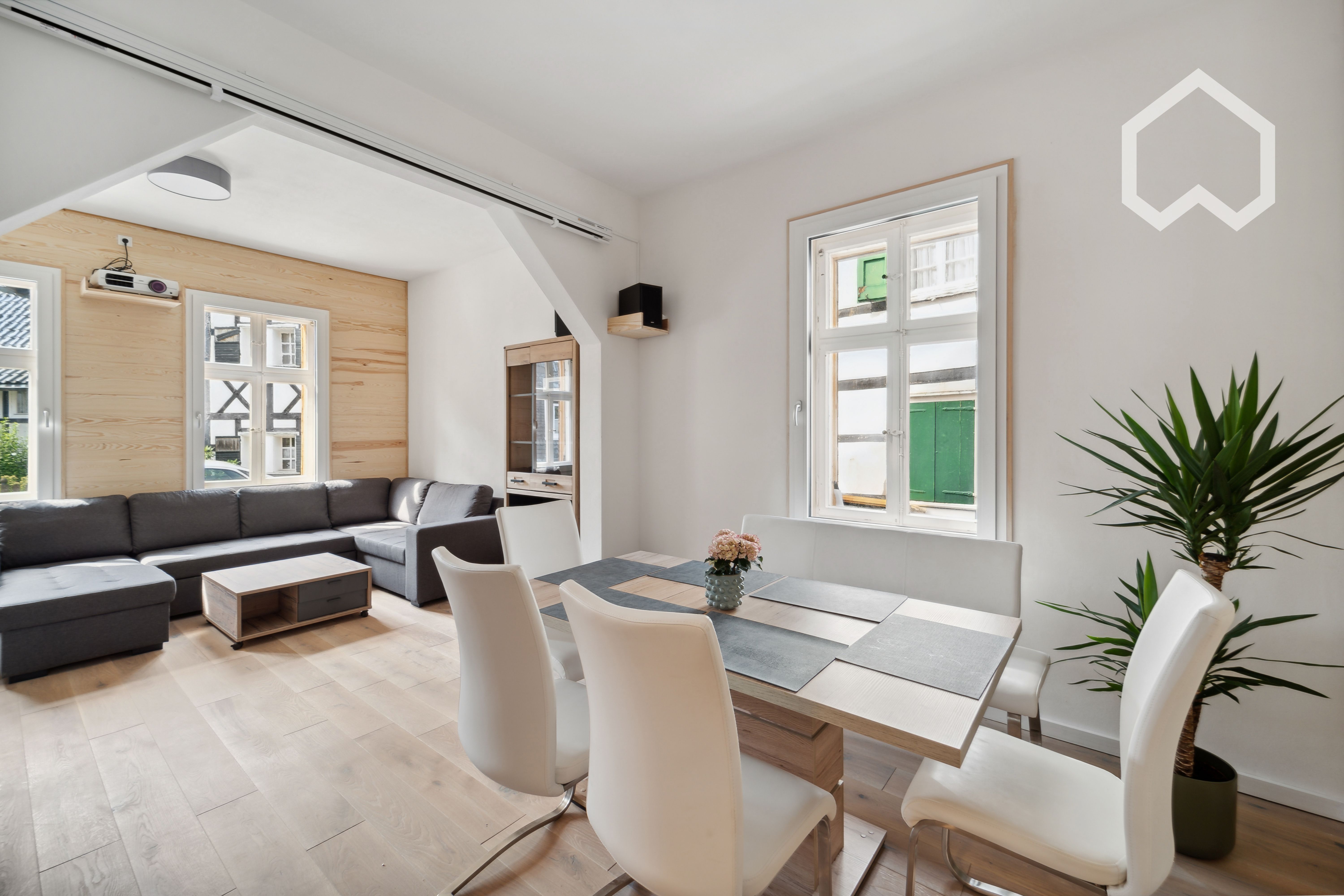  High-Quality Renovated, Fully Furnished And Fully Equipped Luxury House For Up To 8 People  -  High-quality renovated, fully furnished and fully equipped luxury House for up to 8 People  - Gallery -  22