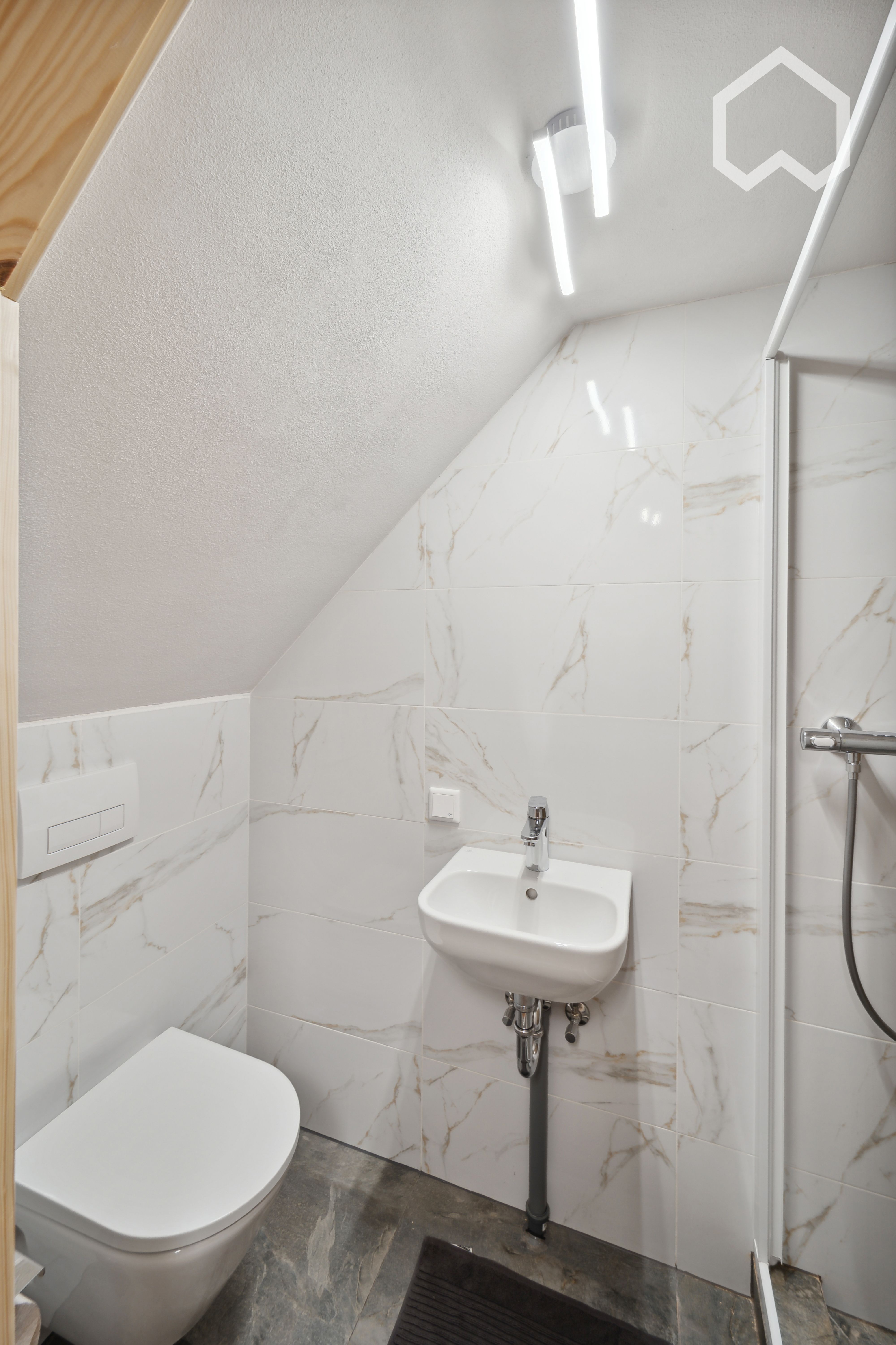  High-Quality Renovated, Fully Furnished And Fully Equipped Luxury House For Up To 8 People  -  High-quality renovated, fully furnished and fully equipped luxury House for up to 8 People  - Gallery -  10