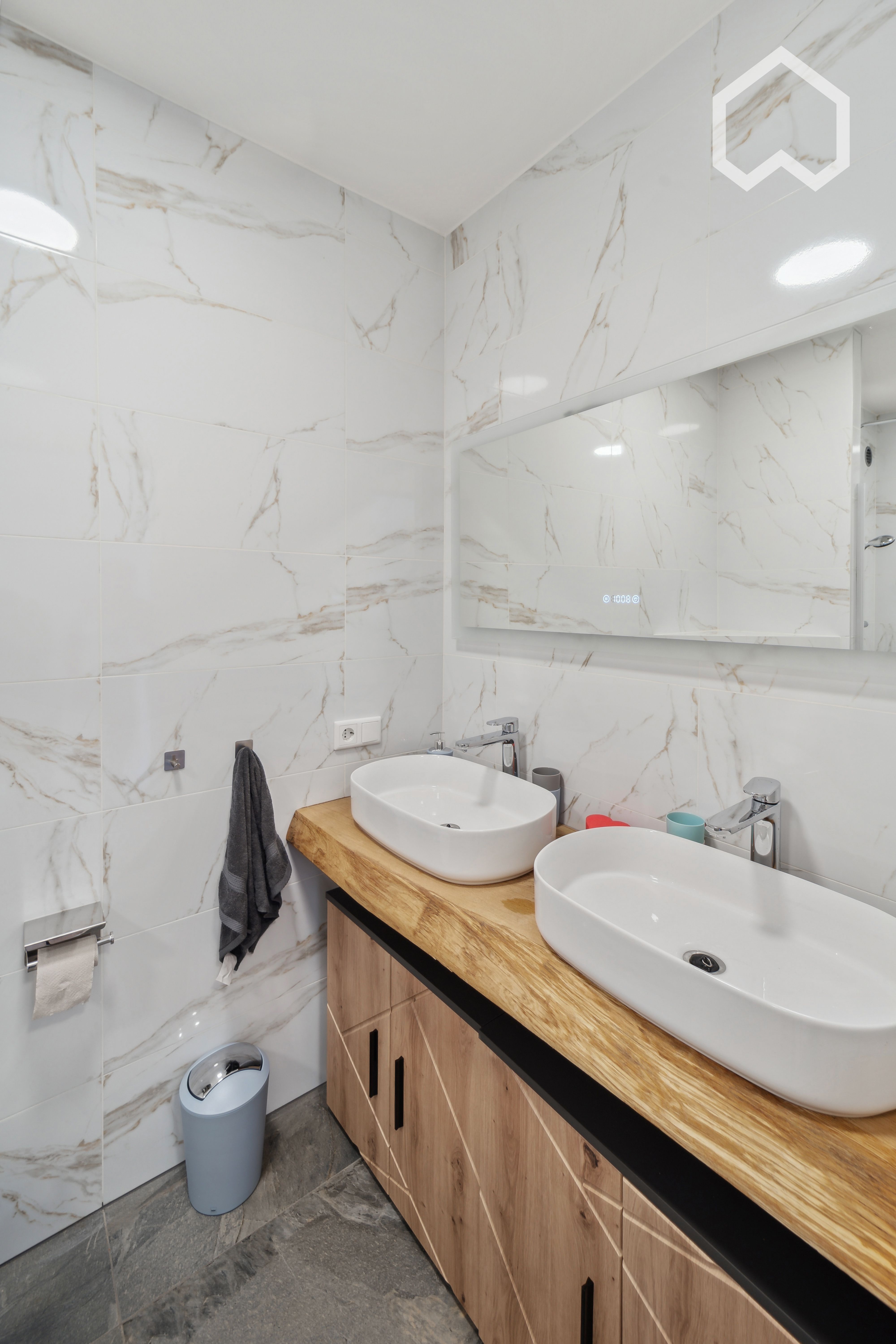  High-Quality Renovated, Fully Furnished And Fully Equipped Luxury House For Up To 8 People  -  High-quality renovated, fully furnished and fully equipped luxury House for up to 8 People  - Gallery -  8
