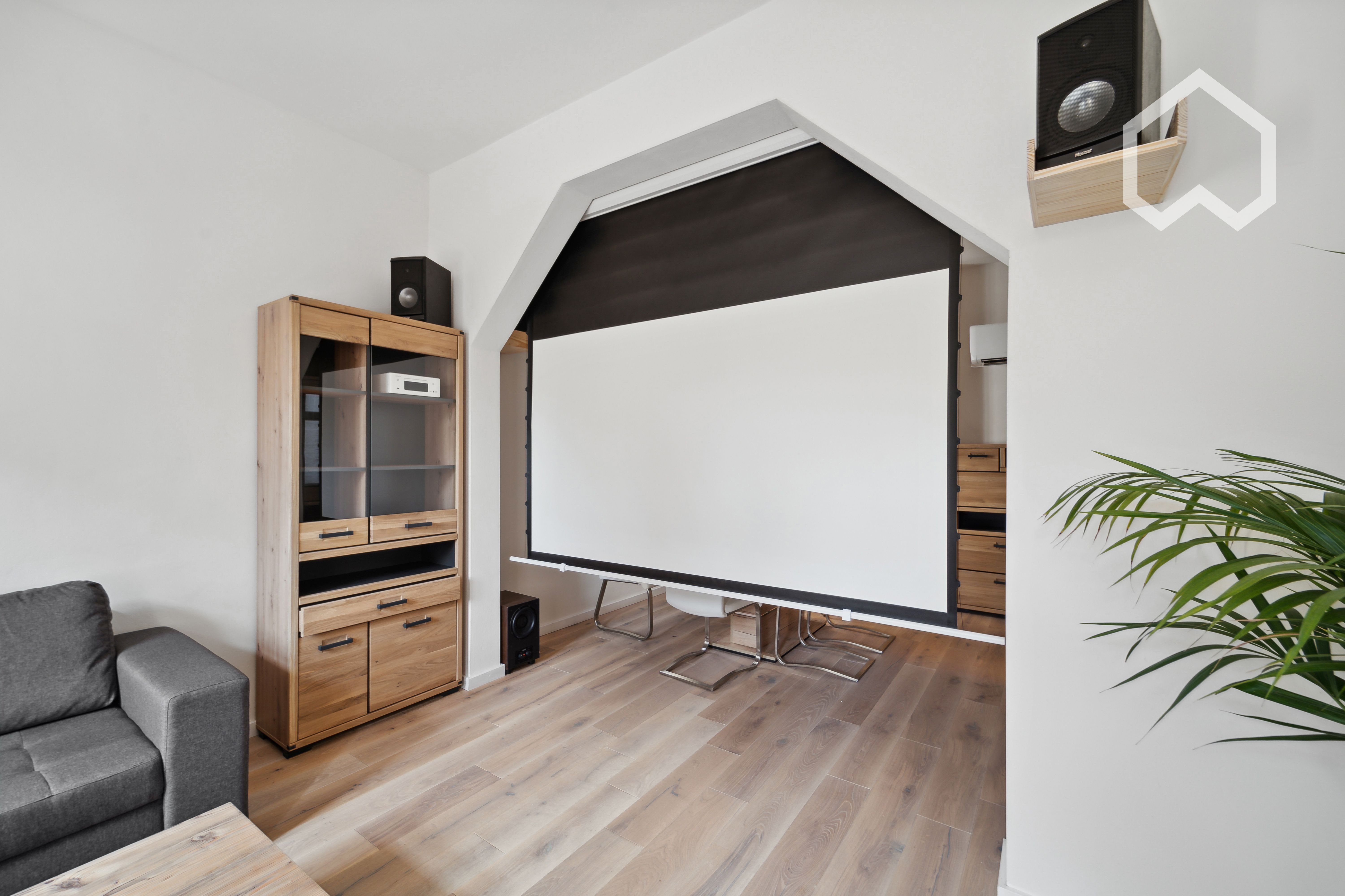  High-Quality Renovated, Fully Furnished And Fully Equipped Luxury House For Up To 8 People  -  High-quality renovated, fully furnished and fully equipped luxury House for up to 8 People  - Gallery -  21