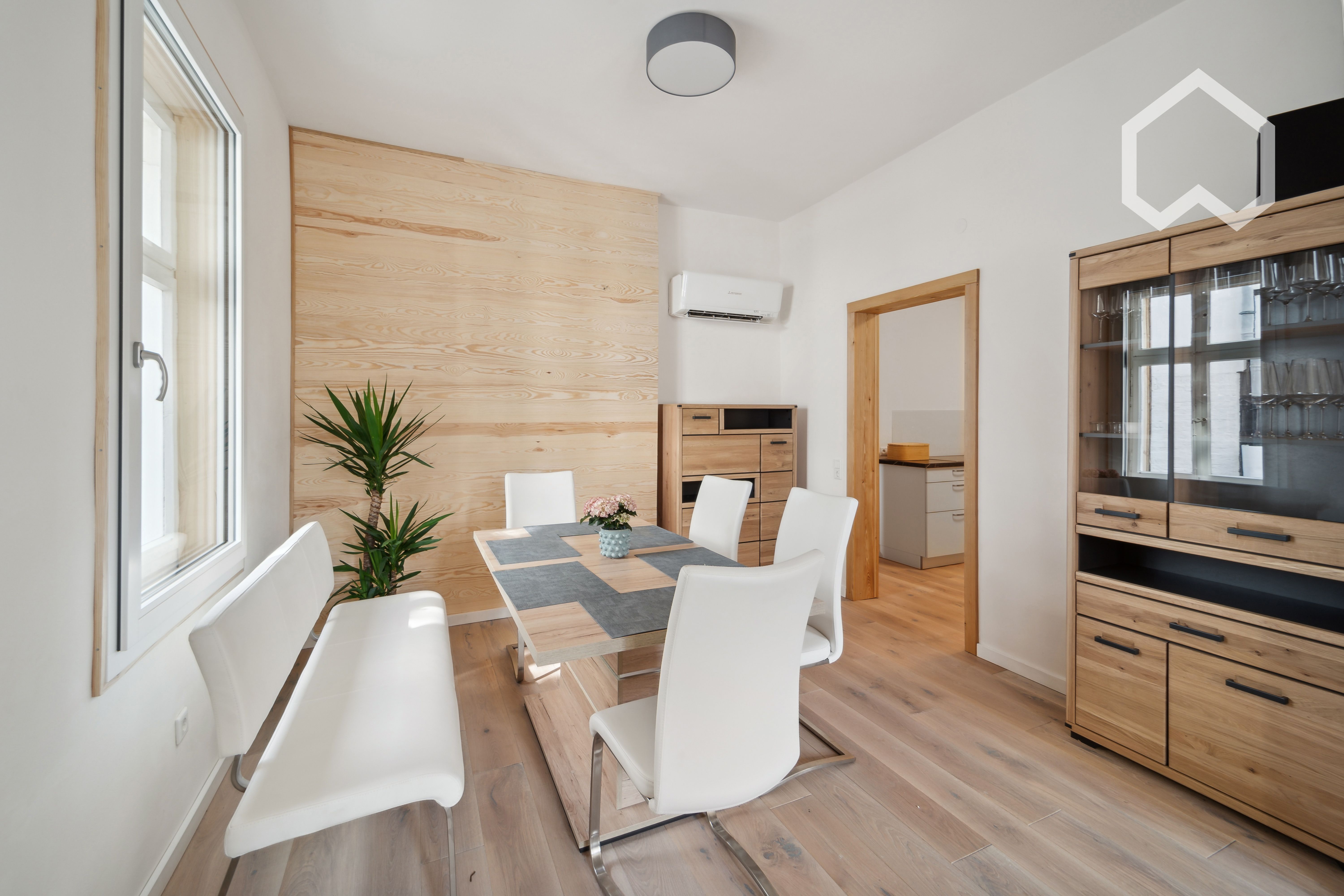  High-Quality Renovated, Fully Furnished And Fully Equipped Luxury House For Up To 8 People  -  High-quality renovated, fully furnished and fully equipped luxury House for up to 8 People  - Gallery -  20