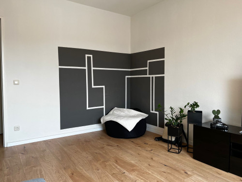 "Centrally Located Penthouse Apartment in Aachen - Your New Home Awaits!"