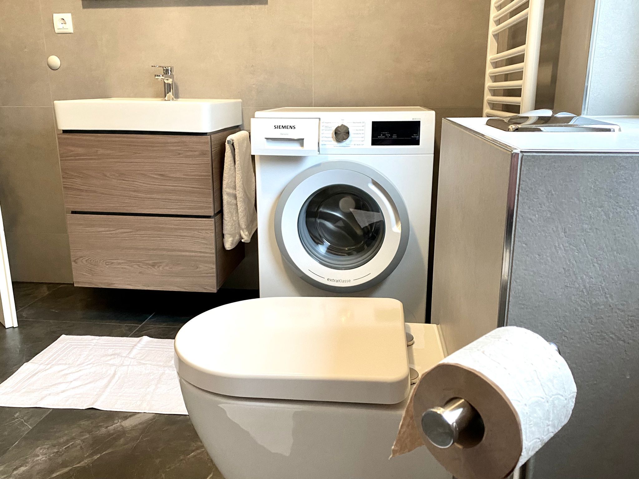 Bright 2 Room Apartment With Balcony In Neuss Norf With Very Good Transport Connections - 1