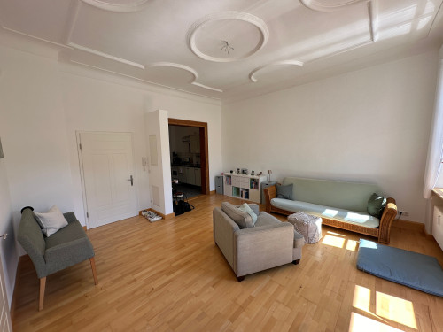 Charming and fully furnished flat with nice neighbours ( with weekly cleaning)