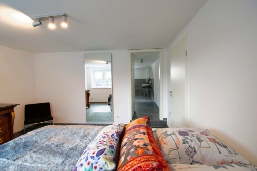 Helle, möblierte Wohnung + Services nahe Frankfurt Airport und Zentrum