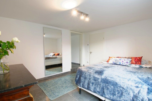 Helle, möblierte Wohnung + Services nahe Frankfurt Airport und Zentrum