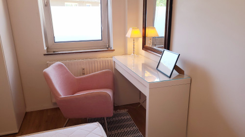 Bright, Centrally and garden view, near office district, Neuss very close to Düsseldorf- fantastic sunny balcony - Gallery - 32
