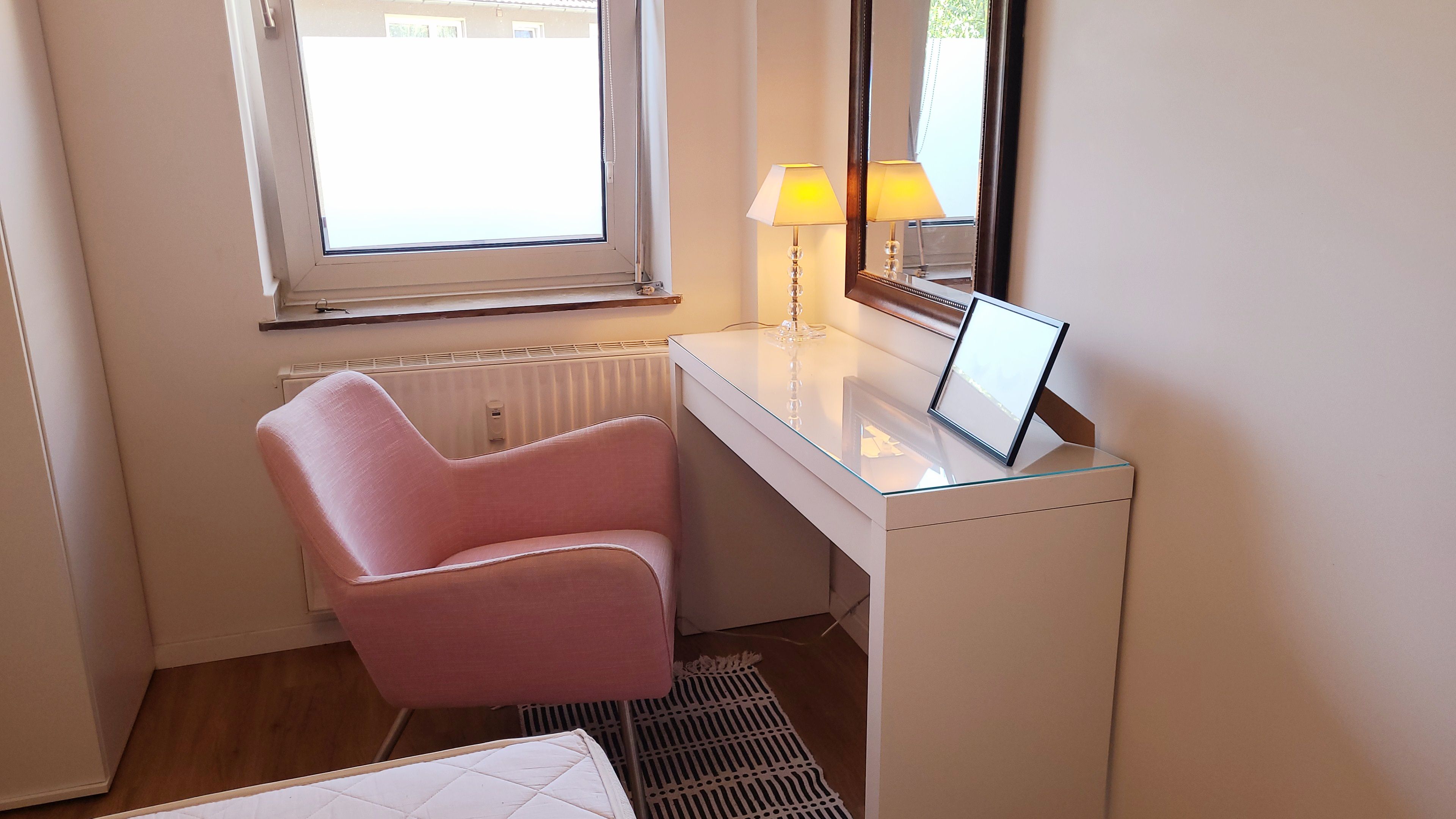 Bright, Centrally And Garden View, Near Office District, Neuss Very Close To Düsseldorf- Fantastic S - 46