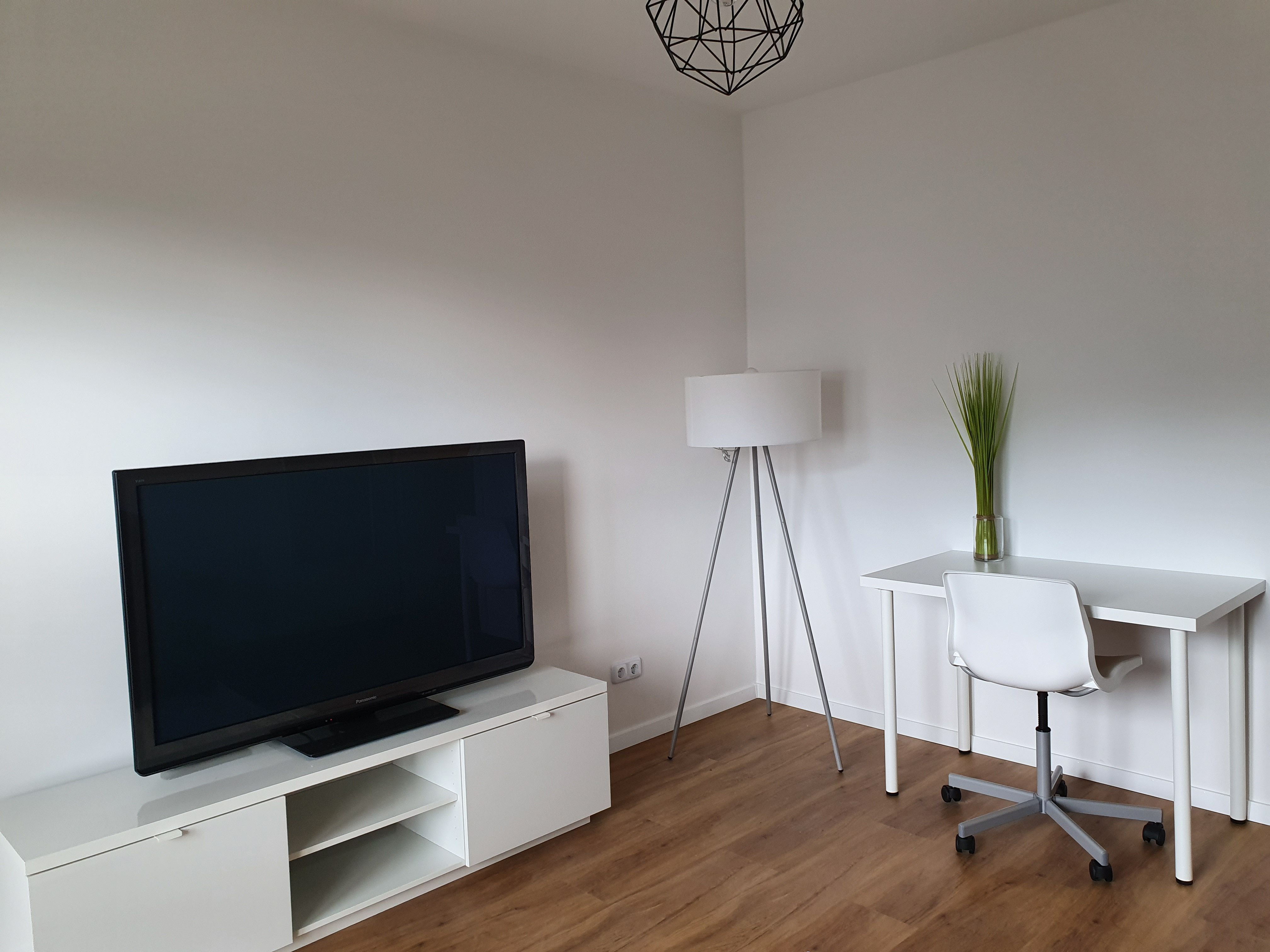 Bright, Centrally And Garden View, Near Office District, Neuss Very Close To Düsseldorf- Fantastic S - 39
