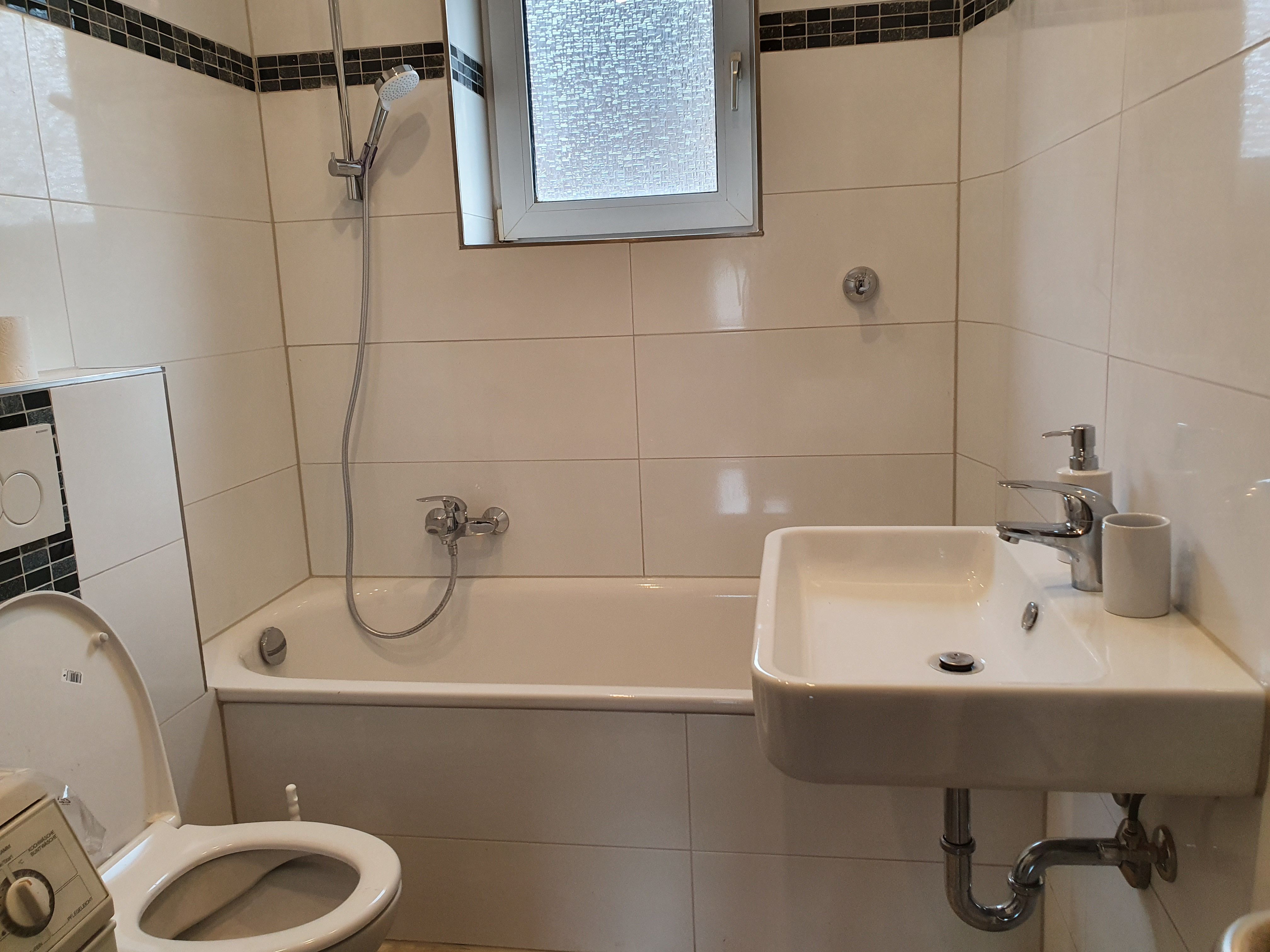 Bright, Centrally And Garden View, Near Office District, Neuss Very Close To Düsseldorf- Fantastic S - 17