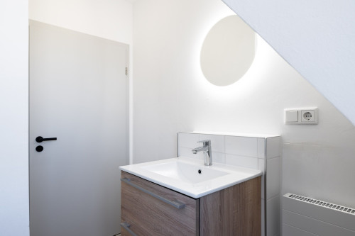 Above the rooftops: first occupancy, maisonette (up to 4 pers.), contract with extension option, fully furnished, super central, old town, price includes 7% VAT