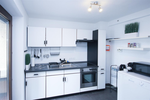 City location 4 rooms 7 Beds Balcony Netflix INET