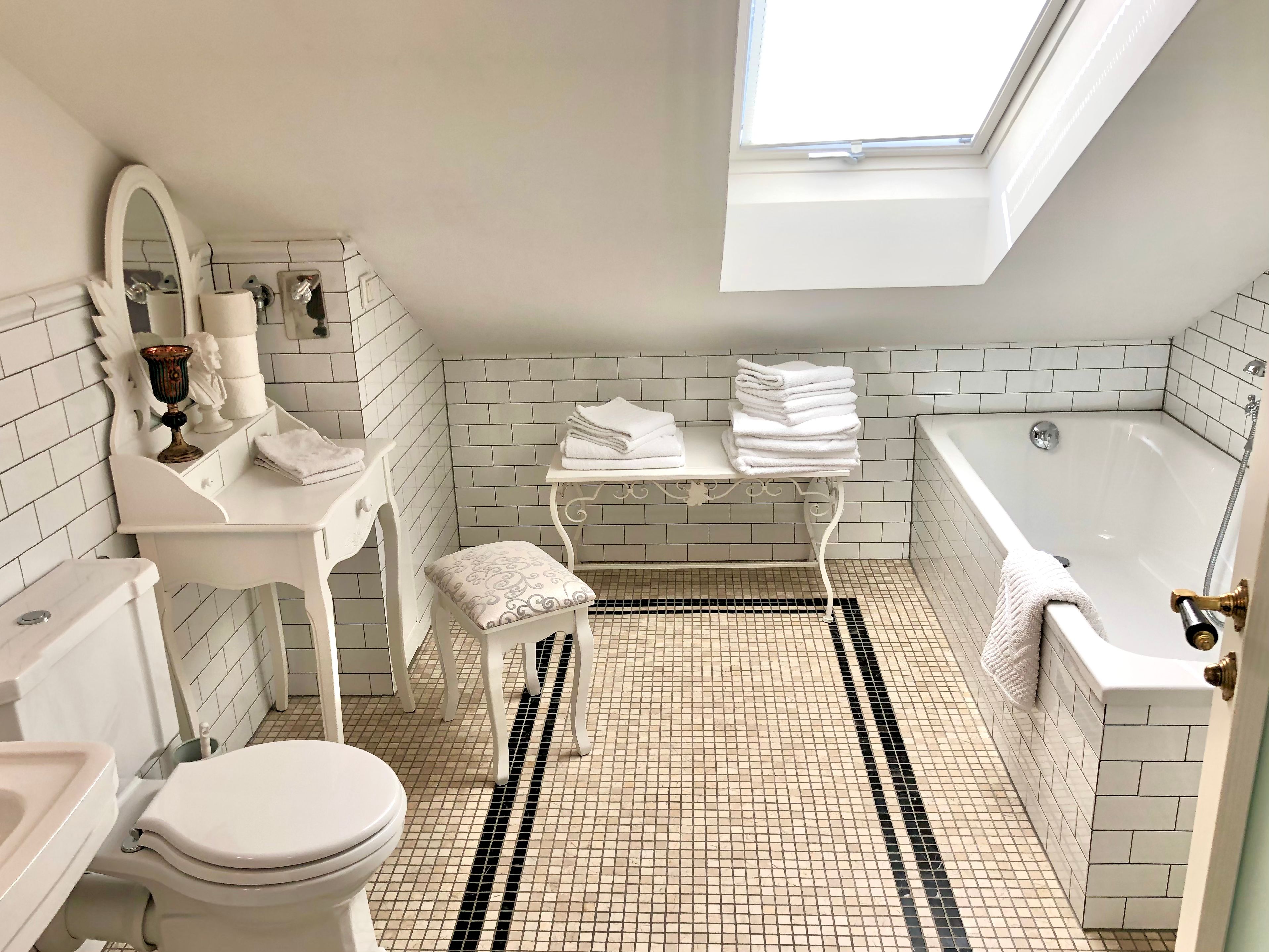 5 Room Maisonette In Historical Villa. - 5 Room Maisonette in historical villa. - Gallery - 15