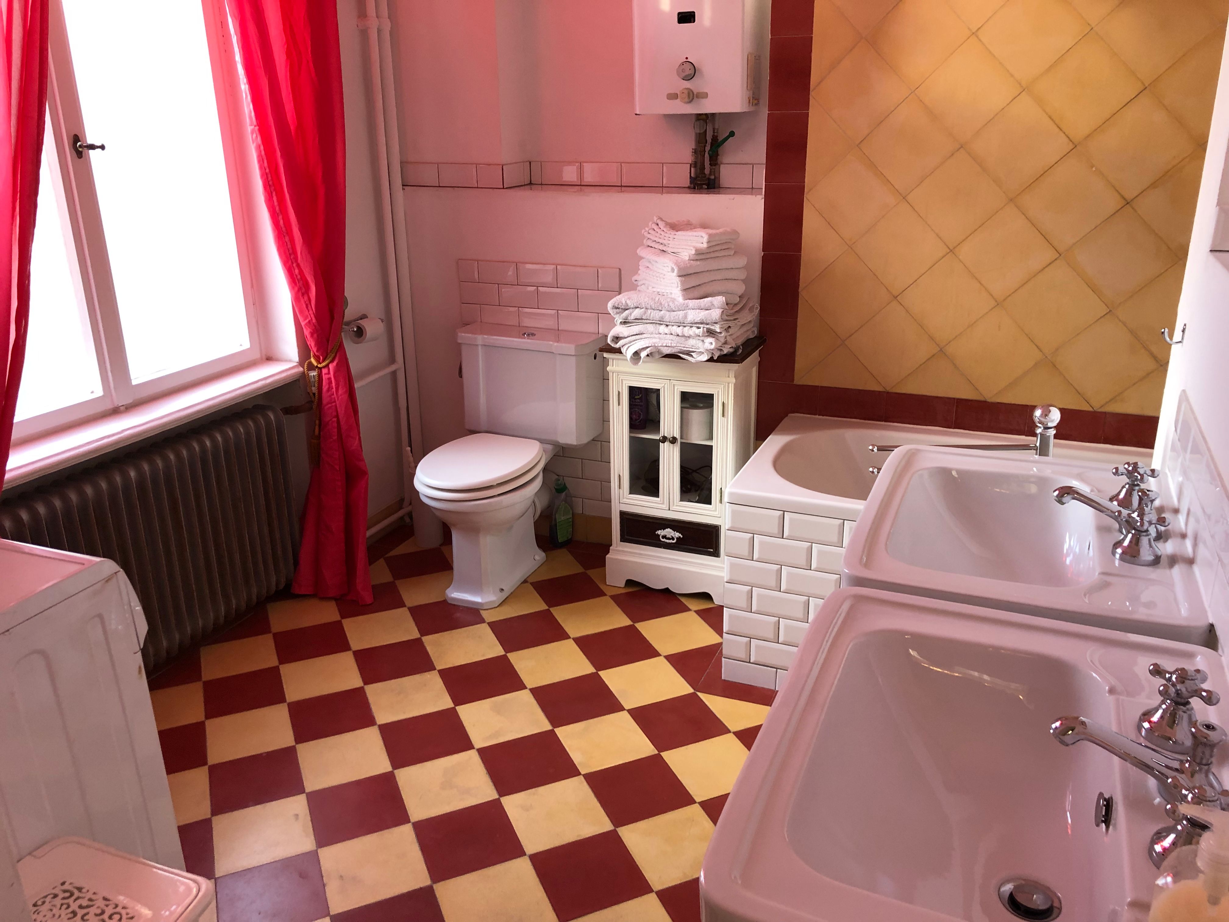  5 Room Maisonette In Historical Villa.  -  5 Room Maisonette in historical villa.  - Gallery -  16