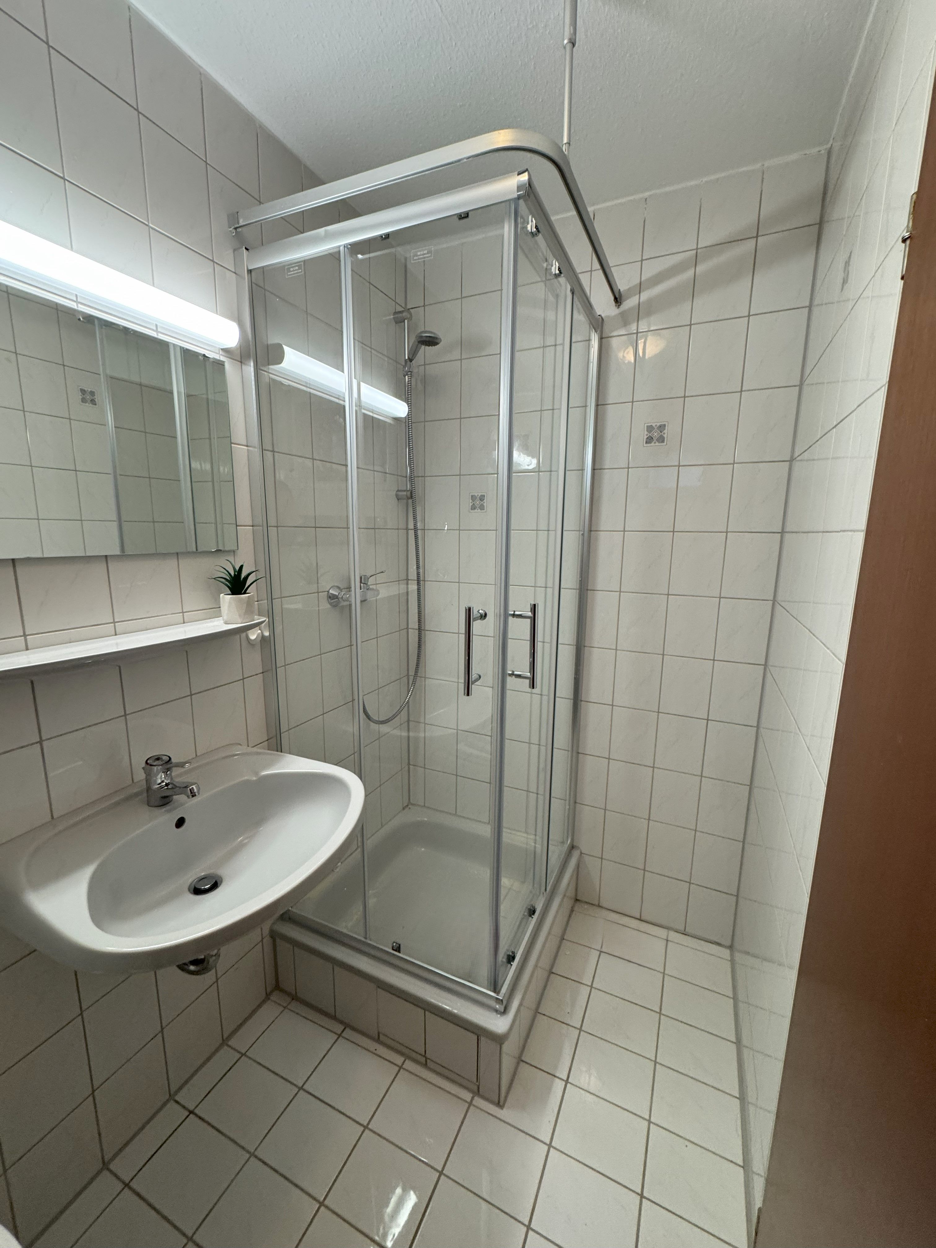  Bright And Nice Studio With Kitchen, Parking Pace, WLAN In Filderstadt  -  Bright and nice studio with kitchen, parking pace, WLAN in Filderstadt  - Gallery -  5