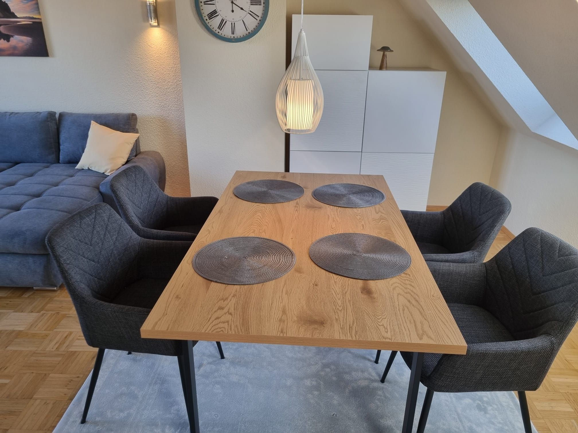  Tylish, Modernized 2.5-Room Attic Apartment With High End Interior And Fitted Kitchen In Gießen.  -  tylish, modernized 2.5-room attic apartment with high end interior and fitted kitchen in Gießen.  - Gallery -  9