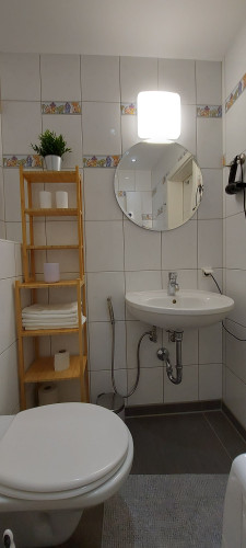 Spacious, cozy & glamorous. Bright apartment centrally located in Duisburg - with garage.