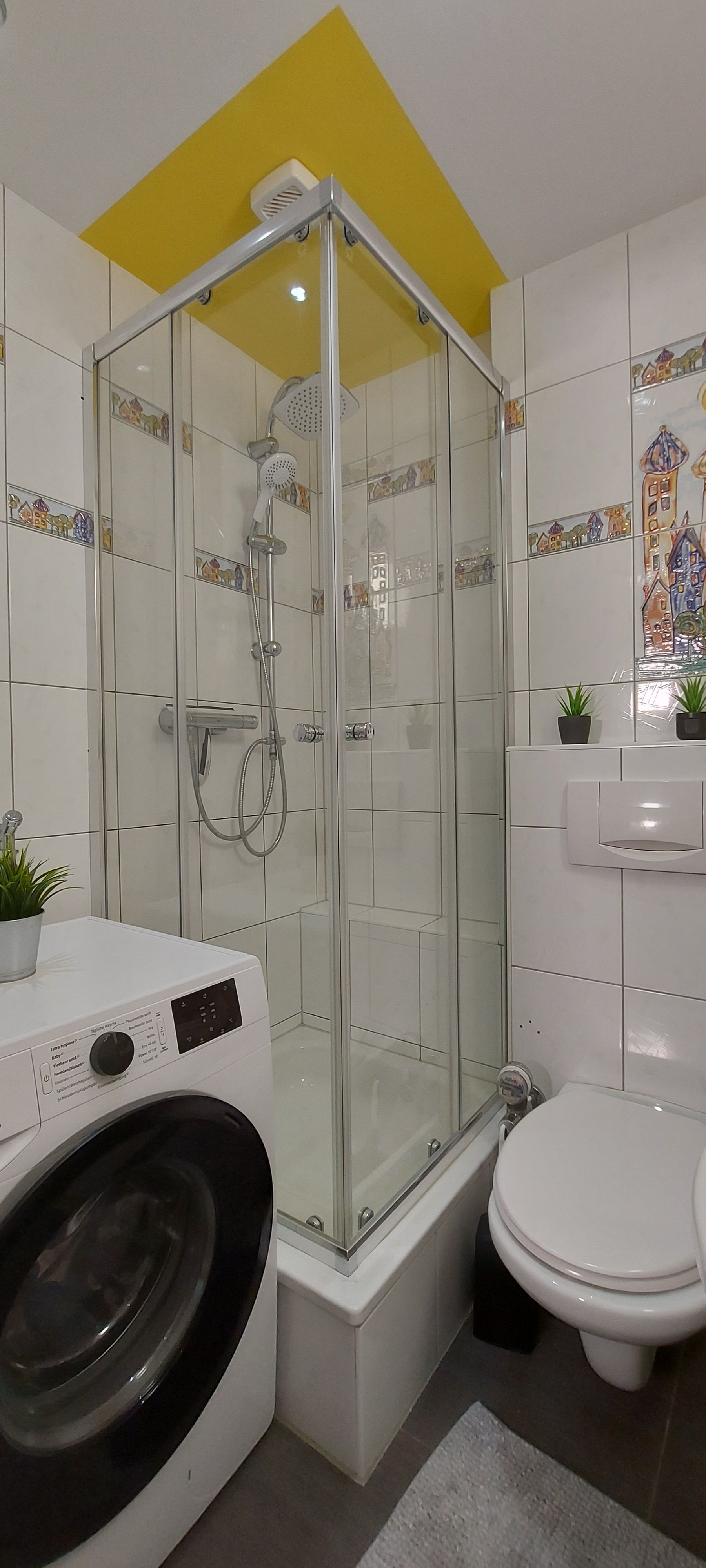 Spacious, Cozy & Glamorous. Bright Apartment Centrally Located In Duisburg - With Garage. - 2