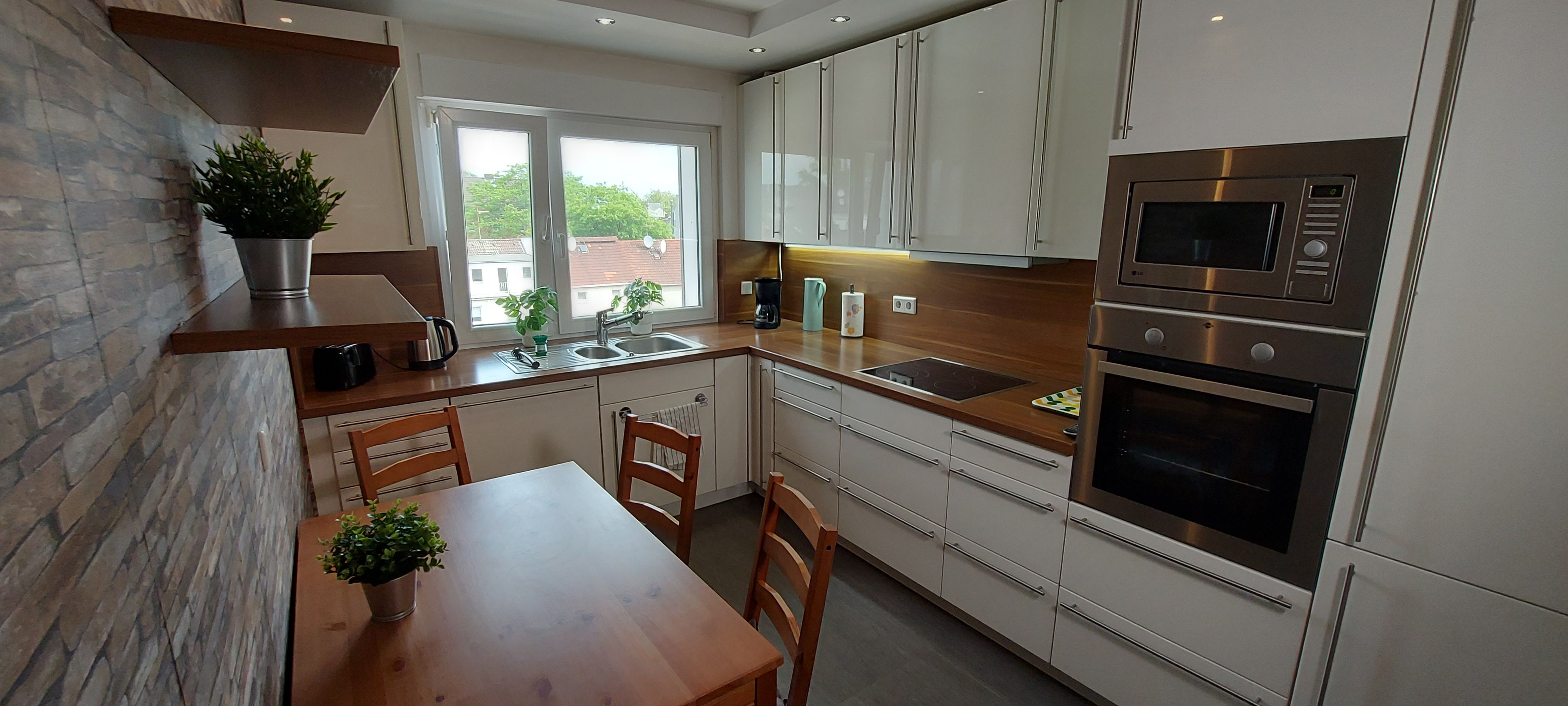 Spacious, Cozy & Glamorous. Bright Apartment Centrally Located In Duisburg - With Garage. - 11