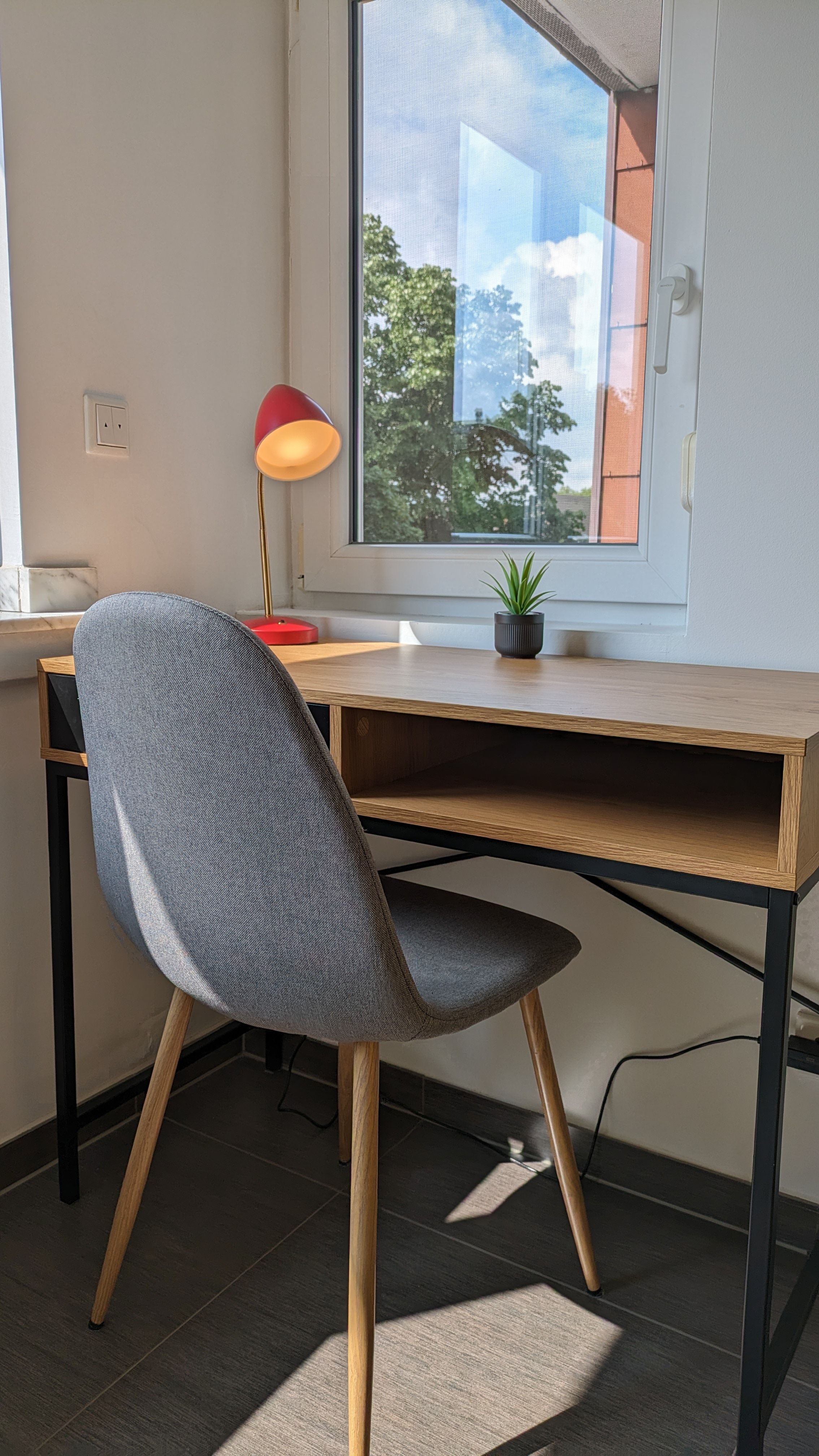 Spacious, Cozy & Glamorous. Bright Apartment Centrally Located In Duisburg - With Garage. - 16