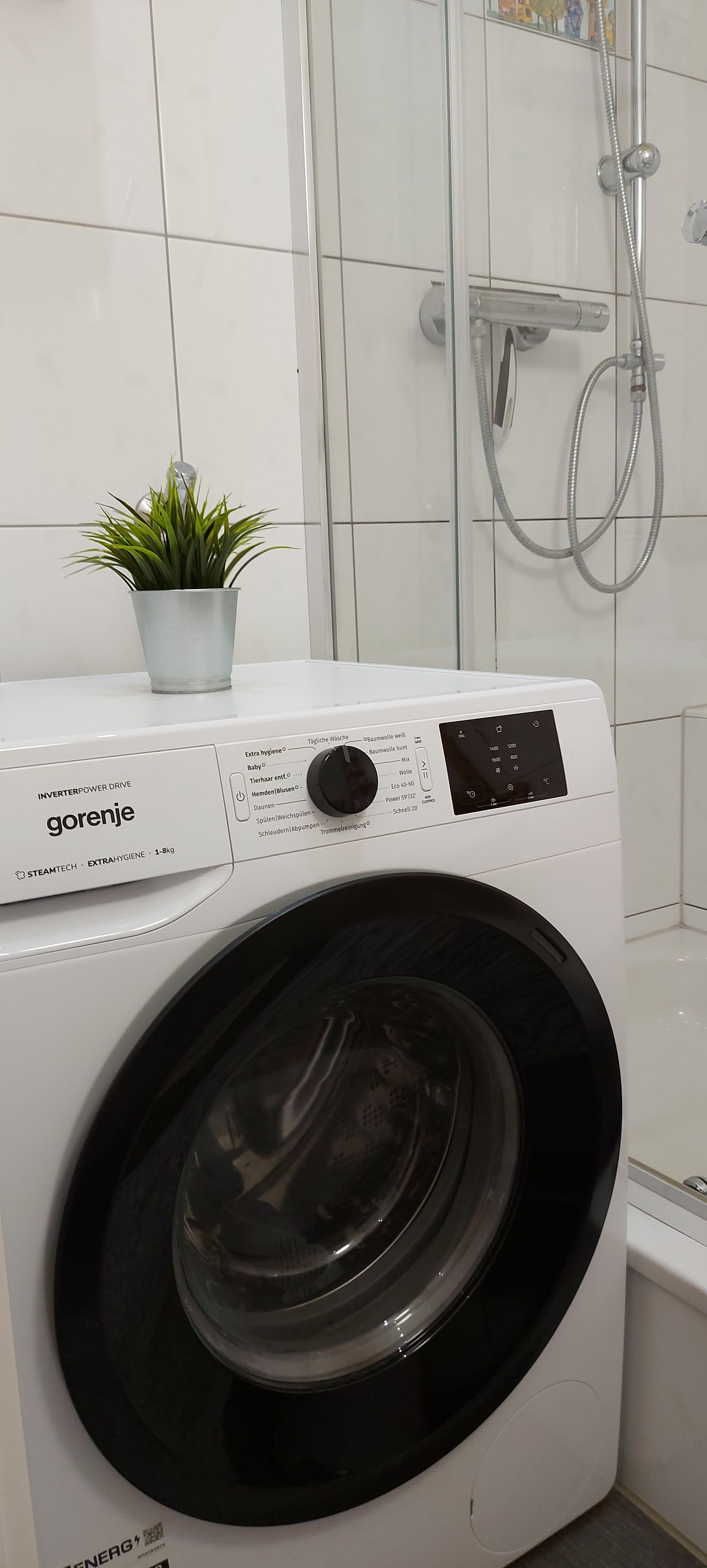 Spacious, Cozy & Glamorous. Bright Apartment Centrally Located In Duisburg - With Garage. - 1