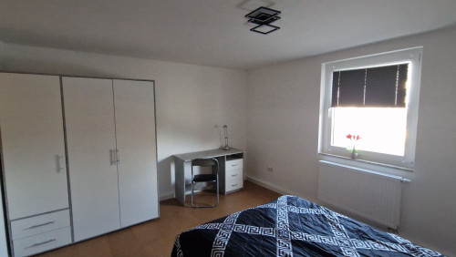 Neu sanierte Wohnung mit 3 Schlafzimmern in Unikliniknähe!