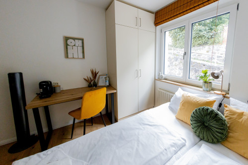Stylish furnished 1-room apartment in a top location right next to the university and hospital!