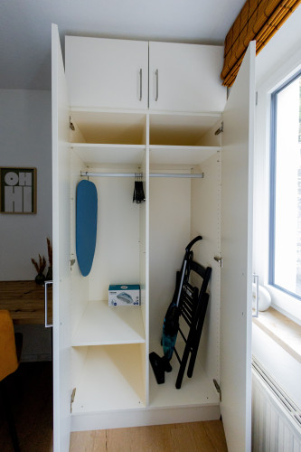 Stylish furnished 1-room apartment in a top location right next to the university and hospital!