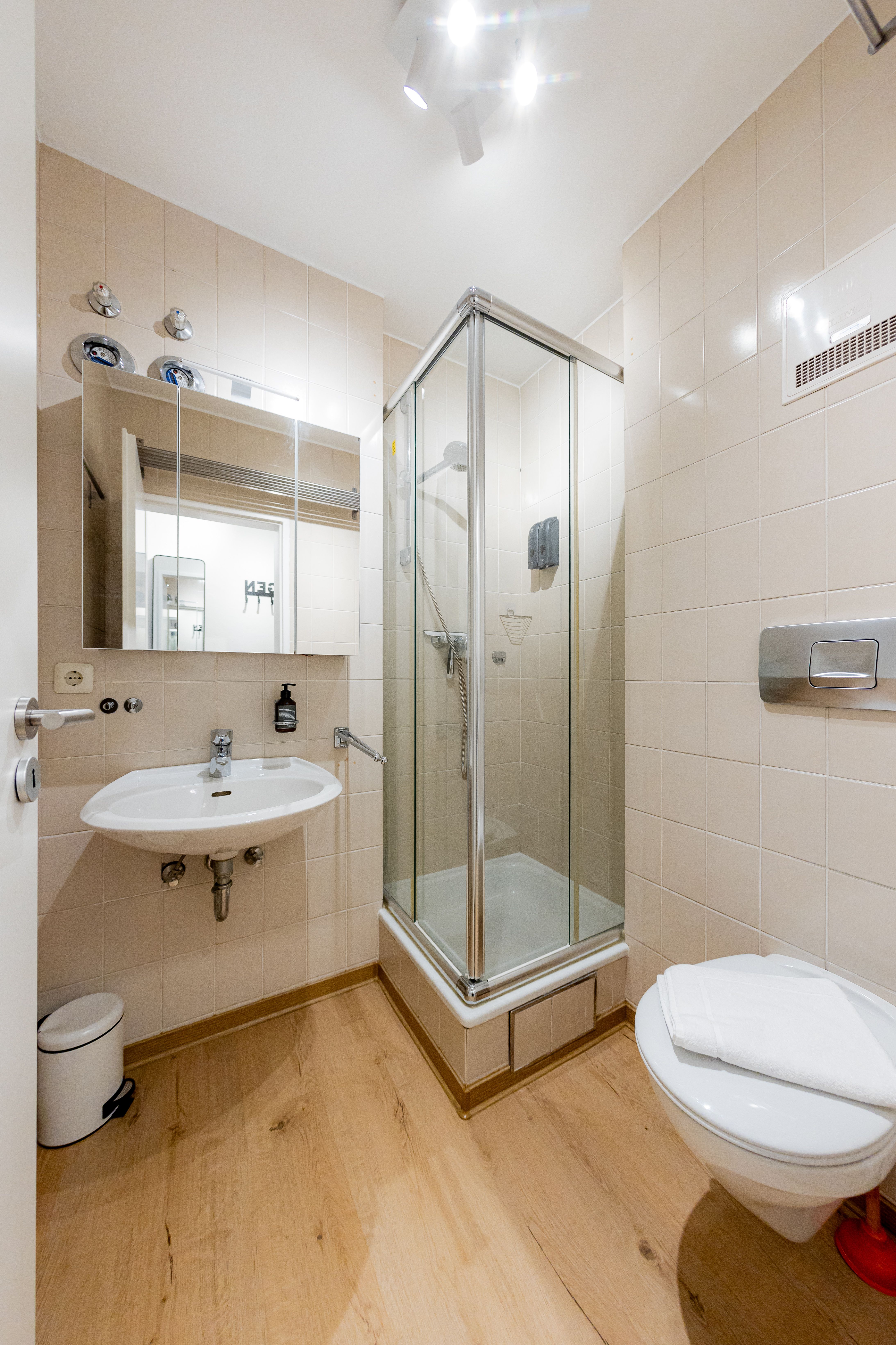  Stylish Furnished 1-Room Apartment In A Top Location Right Next To The University And Hospital!  -  Stylish furnished 1-room apartment in a top location right next to the university and hospital!  - Gallery -  10