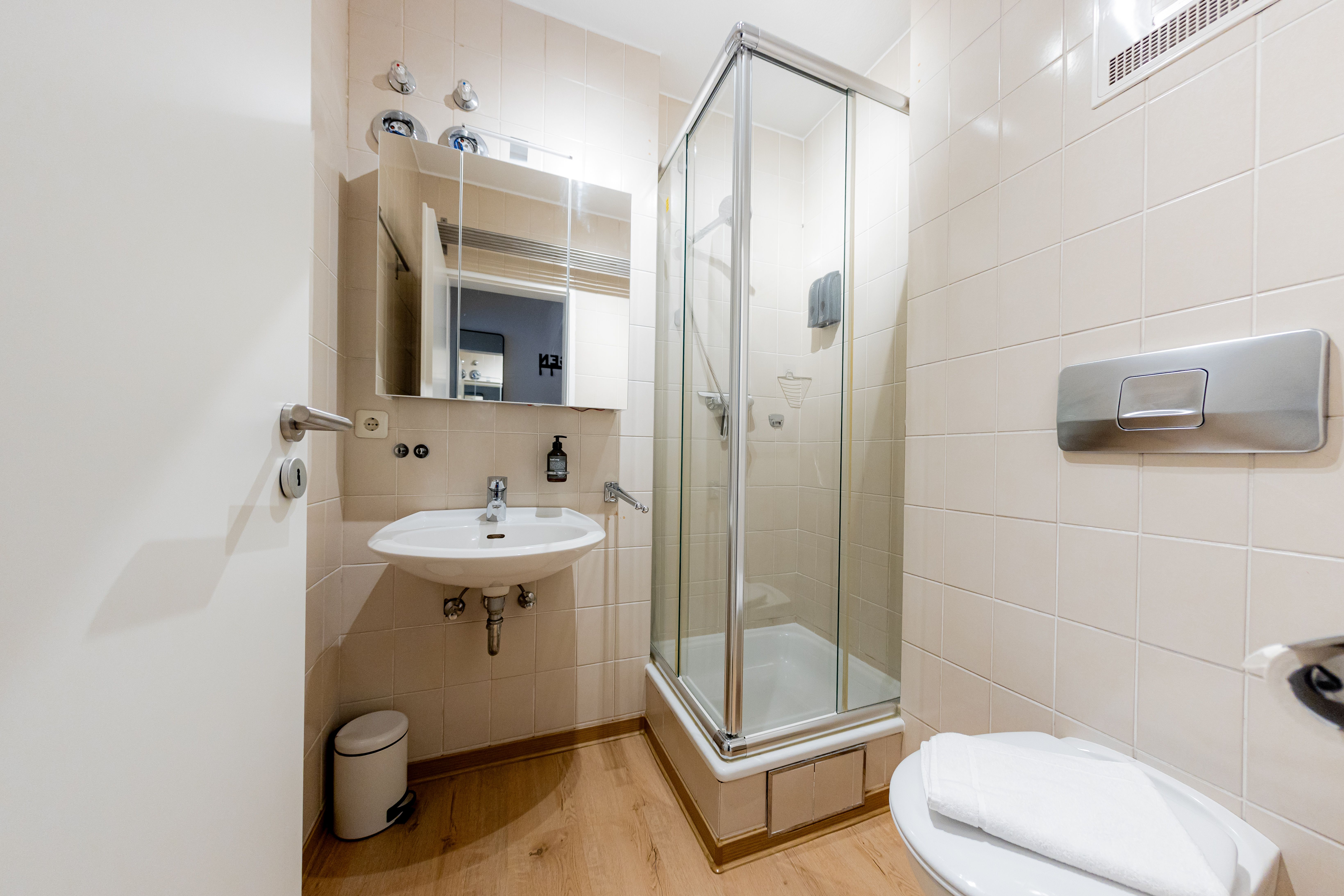  Stylish Furnished 1-Room Apartment In A Top Location Right Next To The University And Hospital!  -  Stylish furnished 1-room apartment in a top location right next to the university and hospital!  - Gallery -  11