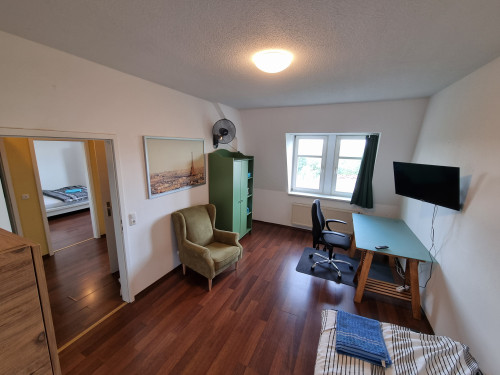 Brught Studio close to Station "Neustadt"